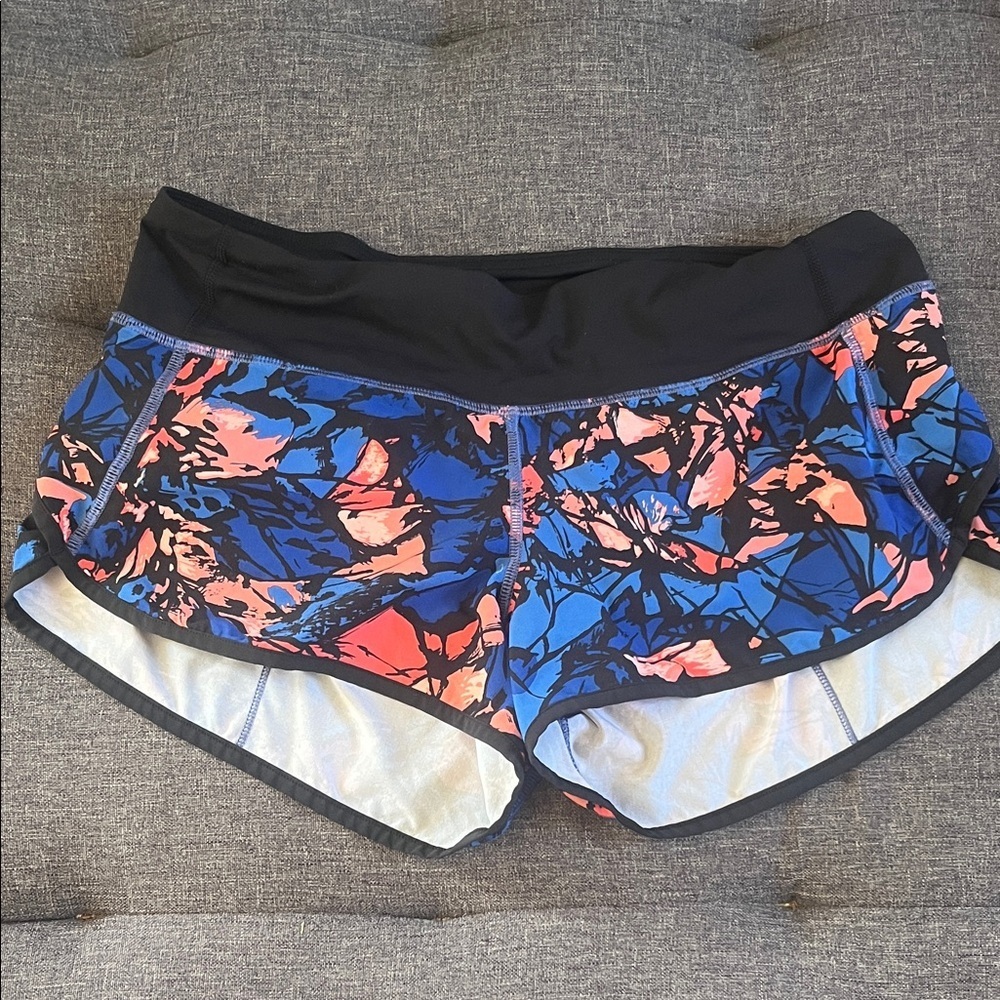 Lululemon Hot Hot Women's Floral Print Shorts.  Size 6